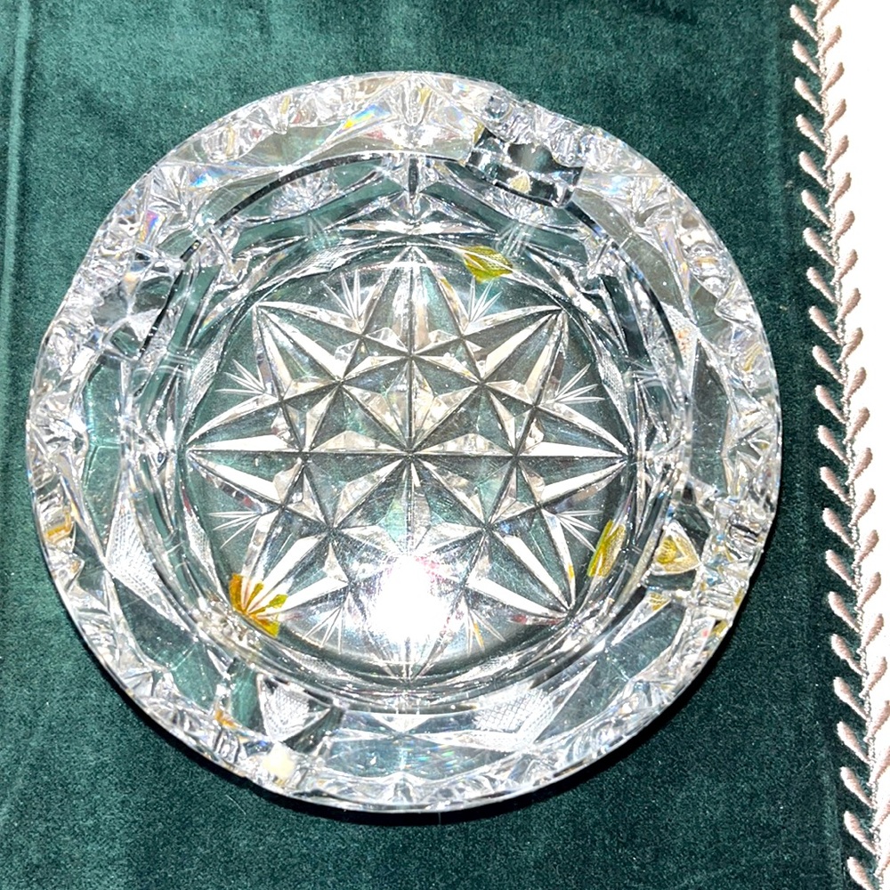 🌴⭐️ Vintage Cut Glass Ashtray